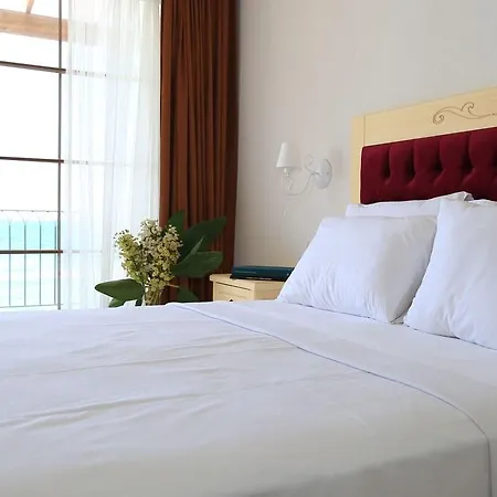 Ceshme Hotel 3*