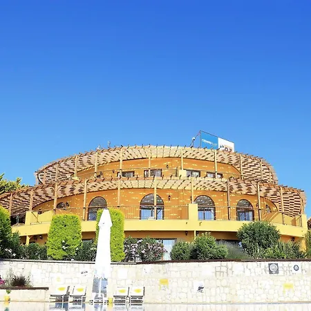 Ceshme מלון